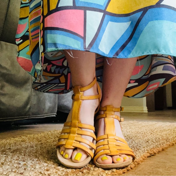 Mossimo Supply Co yellow 3” strappy wedge heel sandals Size 8. EUC - Picture 7 of 13